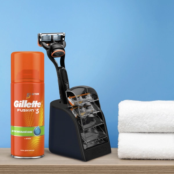 Подарочный набор бритва Gillette Fusion5 + гель для бритья 75 мл + подставка для кассет