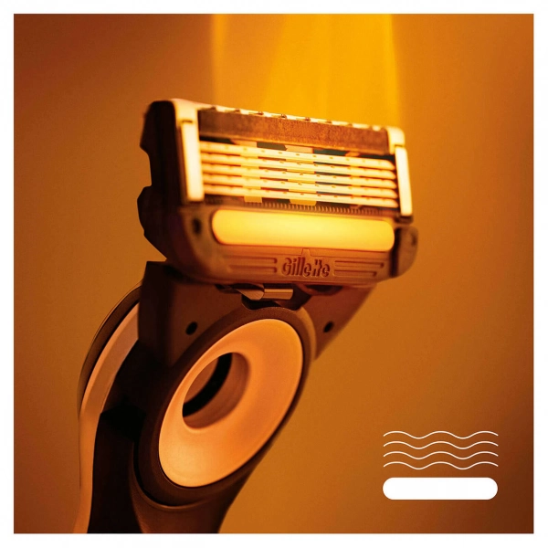 Бритвенный станок Gillette Labs Heated Razor с 2 сменными кассетами
