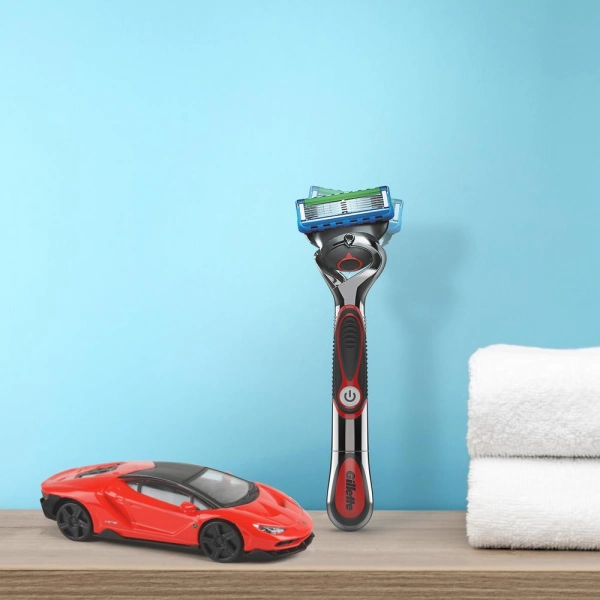 Подарочный набор Gillette Proglide Power Red с моделью гоночного автомобиля