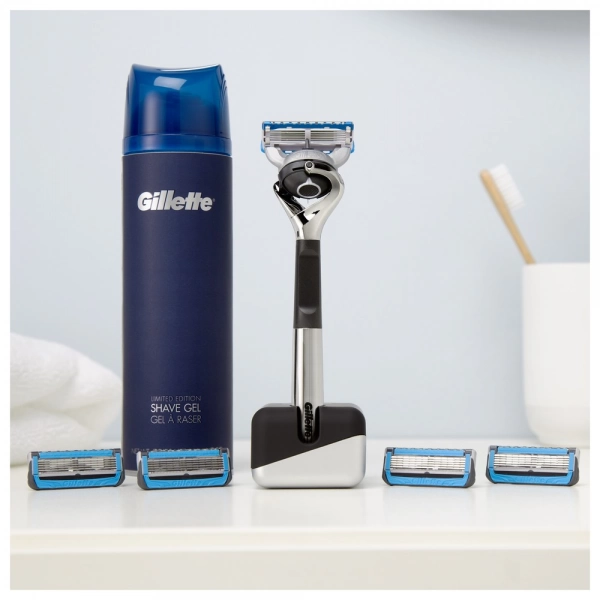 Подарочный набор Gillette Fusion5 ProShield Chill Limited Edition (бритва+4кас+гель+подставка)