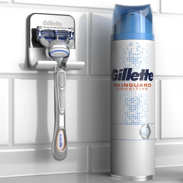 Подарочный набор Gillette SkinGuard с пеной для бритья SkinGuard Sensitive