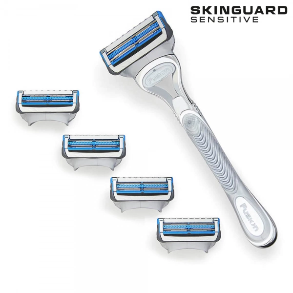 Бритвенный станок Gillette SkinGuard + 4 сменные кассеты SkinGuard