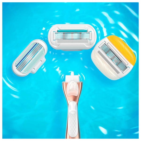 Подарочный набор Gillette Venus в косметичке:  Бритва Venus Extra Smooth Sensitive RoseGold + 2 сменные кассеты