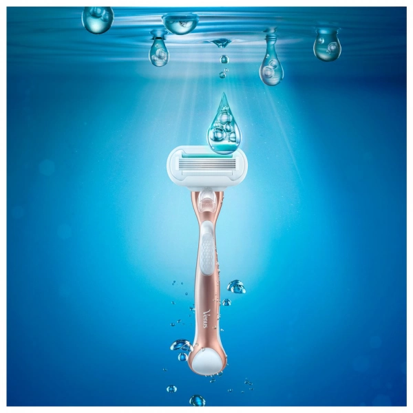 Подарочный набор Gillette Venus в косметичке:  Бритва Venus Extra Smooth Sensitive RoseGold + 2 сменные кассеты