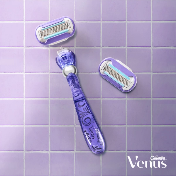 Подарочный набор женская бритва Gillette Venus Swirl c 2 кассетами и косметичкой